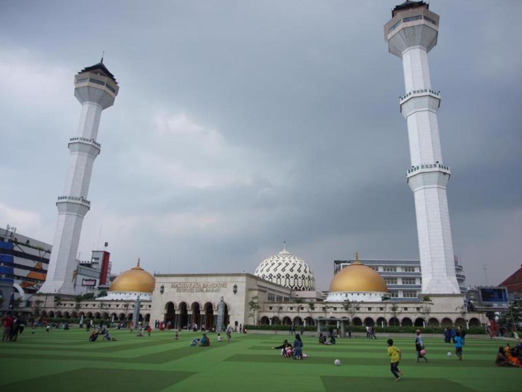 Raffleshom Hotel Bandung Exteriér fotografie